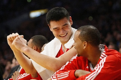 姚明巅峰对决，火箭揭幕战独挑科比加索尔