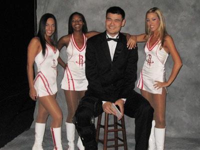 NBA球员与普通人的体型差距 从姚明、奥尼尔的趣闻说起