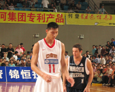 中国男篮次战子弹队 姚明阿联独霸内线显统治力